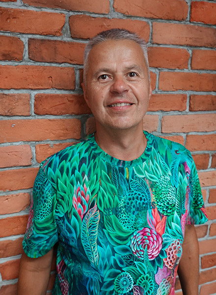 robert-jarzabek-hello-yellow